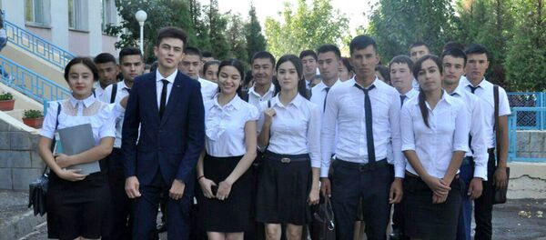 Студенты педагогического института в Чирчике Студенты педагогического института в Чирчике - Sputnik Узбекистан