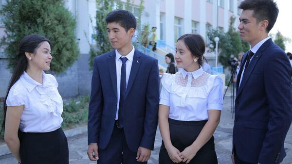 Студенты педагогического института в Чирчике  - Sputnik Узбекистан