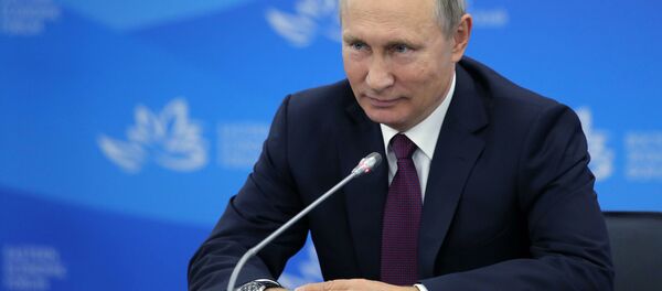 Президент РФ Владимир Путин Президент РФ Владимир Путин - Sputnik Узбекистан