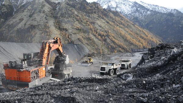 Добыча угля на Апсатском угольном месторождении в Забайкальском крае - Sputnik Узбекистан