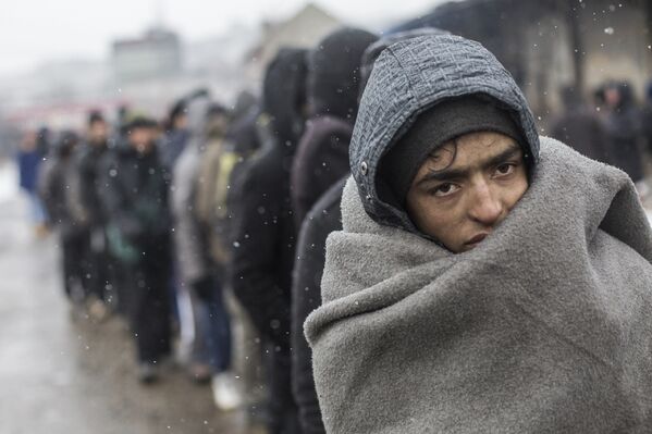 Беженцы в Белграде. Работа фотографа Алехандро Мартинес Велес из Испании - Sputnik Узбекистан