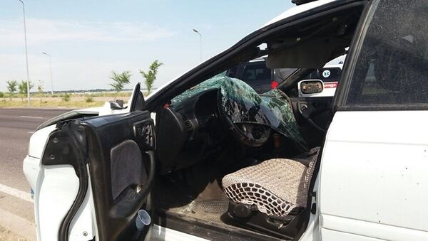 Разбитое стекло автомобиля - Sputnik Узбекистан