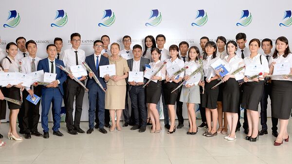 Победители конкурса сочинений, посвященного памяти Ислама Каримова, на презентации книги My First President Победители конкурса сочинений, посвященного памяти Ислама Каримова, на презентации книги My First President - Sputnik Узбекистан