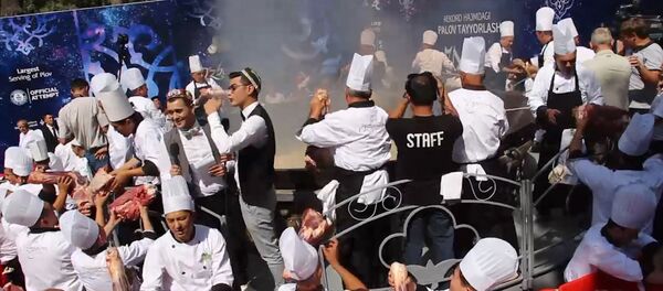 Фестиваль O'zbegim, на котором приготовили рекордный плов Фестиваль O'zbegim, на котором приготовили рекордный плов - Sputnik Ўзбекистон