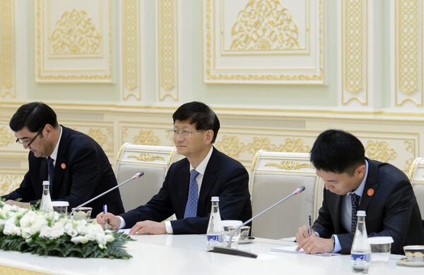 Сопредседатель Узбекско-Китайского межправительственного комитета по сотрудничеству Мэн Цзяньчжу Сопредседатель Узбекско-Китайского межправительственного комитета по сотрудничеству Мэн Цзяньчжу - Sputnik Узбекистан