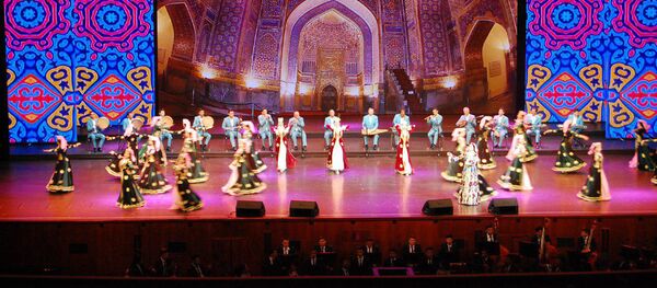 Концерт-открытие дней узбекской культуры в России в Государственном Кремлевском Дворце Концерт-открытие дней узбекской культуры в России в Государственном Кремлевском Дворце - Sputnik Ўзбекистон