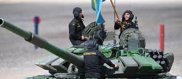 Экипаж танка Т-72Б3 армии Казахстана Экипаж танка Т-72Б3 армии Казахстана - Sputnik Узбекистан