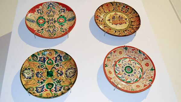 Выставка предметов искусства Узбекистана в Московском музее декоративно-прикладного искусства - Sputnik Узбекистан