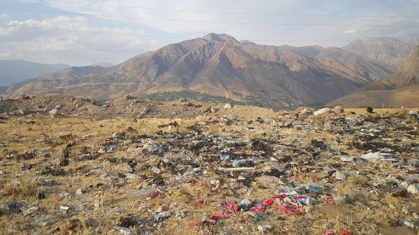 Свалка мусора вокруг Чарвака - Sputnik Узбекистан