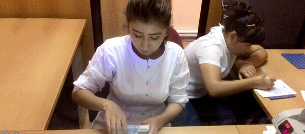 Выдача наличных в банке Выдача наличных в банке - Sputnik Узбекистан