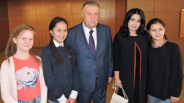 Министр культуры РУз пожелал удачи участницам из Узбекистана проекта Ты супер! Танцы - Sputnik Узбекистан