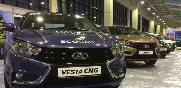 Казахстанские автомобили бренда LADA представили на бизнес-форуме в Ташкенте - Sputnik Узбекистан