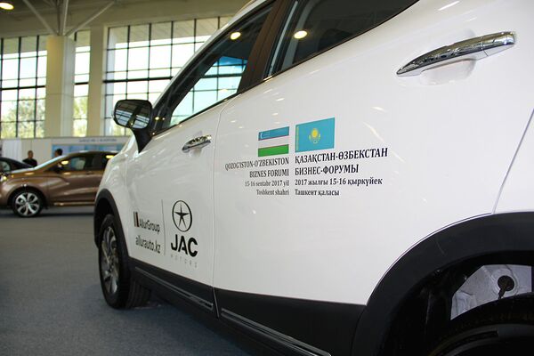 Автостенд на выставке - Sputnik Узбекистан