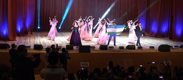 Танцуют все: как завершились Дни узбекской культуры в России Танцуют все: как завершились Дни узбекской культуры в России - Sputnik Ўзбекистон