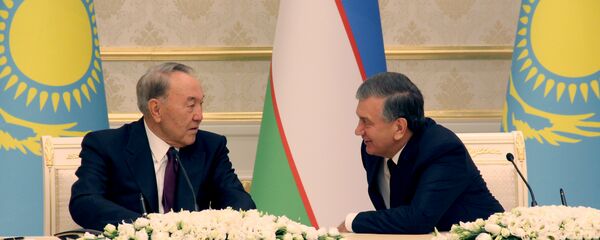 Prezidenti Uzbekistana i Kazaxstana Shavkat Mirziyoyev i Nursultan Nazarbayev - Sputnik O‘zbekiston