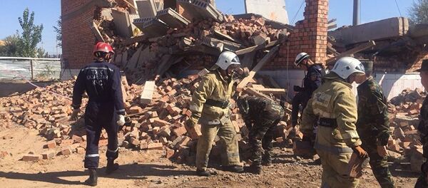 Перекрытие и стена обрушились в строящемся доме в Астане Перекрытие и стена обрушились в строящемся доме в Астане - Sputnik Ўзбекистон