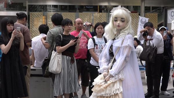 Спутник_Живая кукла Лулу Хашимото гуляла по улицам Токио - Sputnik Узбекистан