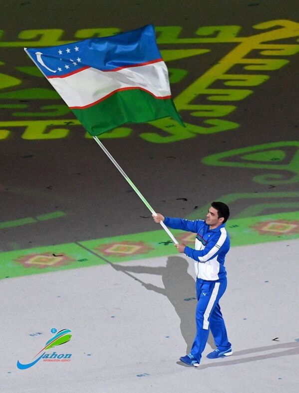 Сборная Узбекистана на церемонии открытия V Азиатских игр в закрытых помещениях и по боевым искусствам - Sputnik Узбекистан