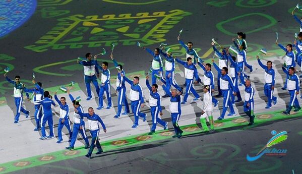 Сборная Узбекистана на церемонии открытия V Азиатских игр в закрытых помещениях и по боевым искусствам - Sputnik Узбекистан