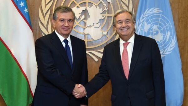 Президент Республики Узбекистан Шавкат Мирзиёев с генеральным секретарем Организации Объединенных Наций Антониу Гутеррешем - Sputnik Узбекистан