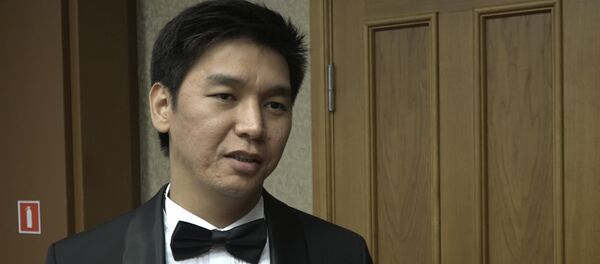 Женисбек Пиязов пожелал удачи участницам шоу Ты супер! Танцы - Sputnik Узбекистан