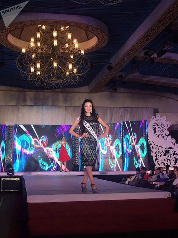 Садорат Маматкулова на конкурсе красоты в Индии Самое красивое лицо мира - 2017 - Sputnik Узбекистан
