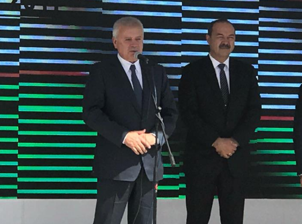 Президент компании Лукойл Вагит Алекперов и премьер-министр Узбекистана Абдулла Арипов  Президент компании Лукойл Вагит Алекперов и премьер-министр Узбекистана Абдулла Арипов  - Sputnik Ўзбекистон