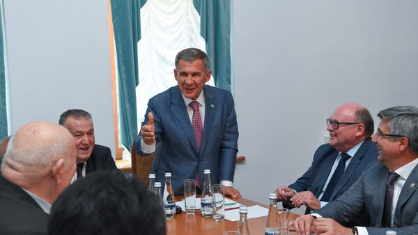 Президент Татарстана Рустам Минниханов во время визита в Узбекистан - Sputnik Узбекистан