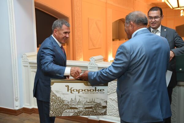 Рустам Минниханов наградил представителей татарской общины Узбекистана - Sputnik Узбекистан