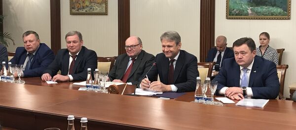 Министр сельского хозяйства России Александр Ткачев во время визита в Узбекистан Министр сельского хозяйства России Александр Ткачев во время визита в Узбекистан - Sputnik Узбекистан