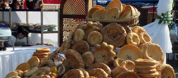 Узбекские лепешки - Sputnik Узбекистан