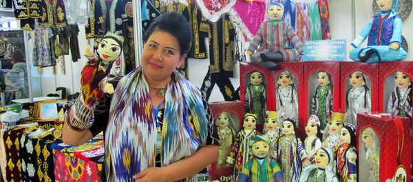 Мастерица Ойдина Бурханова из Ферганы шьет кукол с 5 лет Мастерица Ойдина Бурханова из Ферганы шьет кукол с 5 лет - Sputnik Ўзбекистон