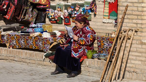 Торговля сувенирами для туристов - Sputnik Узбекистан