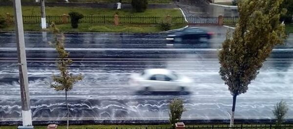 Дождь смывает разметку с улиц Ташкента - Sputnik Узбекистан