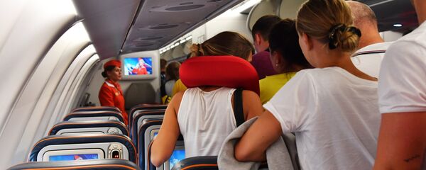 Пассажиры в самолете, архивное фото Пассажиры в самолете, архивное фото - Sputnik Узбекистан