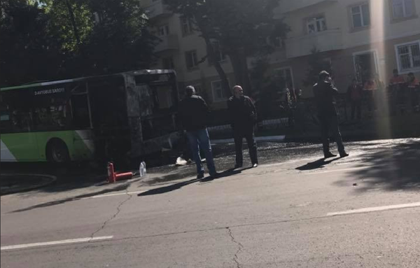 В Ташкенте выгорел рейсовый автобус  - Sputnik Узбекистан