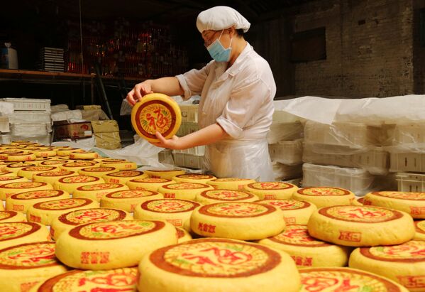 На сырной фабрике в Китае - Sputnik Узбекистан