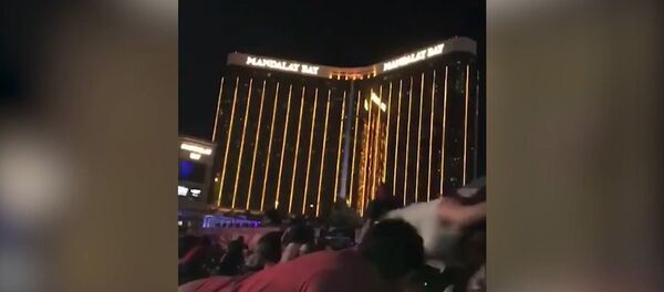 Кадры с места инцидента со стрельбой в Лас-Вегасе Кадры с места инцидента со стрельбой в Лас-Вегасе - Sputnik Узбекистан