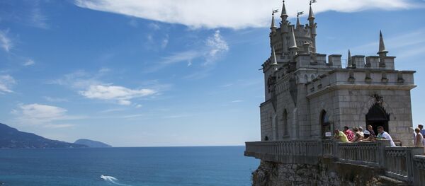 Памятник архитектуры и истории Ласточкино гнездо в поселке Гаспра в Крыму Памятник архитектуры и истории Ласточкино гнездо в поселке Гаспра в Крыму - Sputnik Ўзбекистон