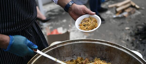 Приготовление плова - Sputnik Узбекистан