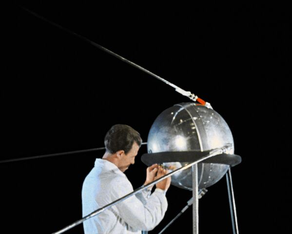 Кадр из американского документального фильма Советы в космосе - Sputnik Узбекистан