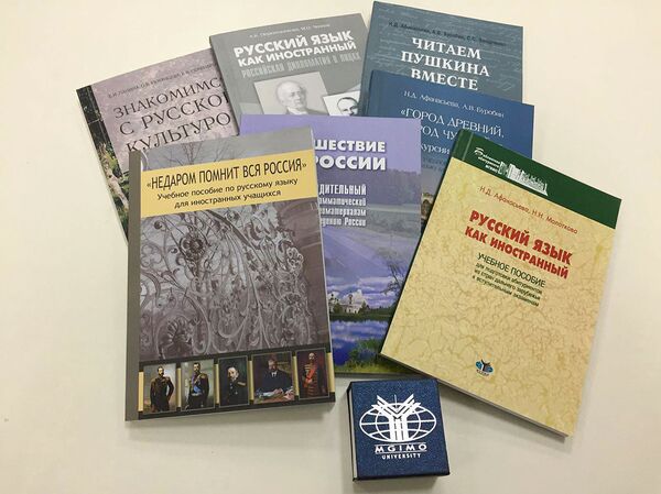 Ректор МГИМО передал книги узбекским военным - Sputnik Узбекистан