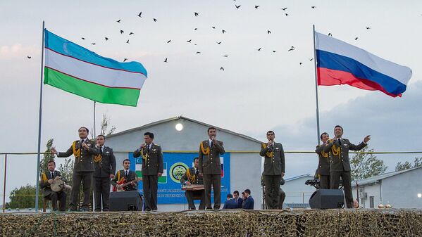 Выступление военного оркестра Узбекистана - Sputnik Узбекистан