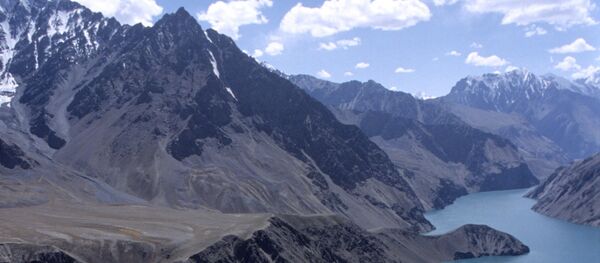 Сарезское озеро на Памире Сарезское озеро на Памире - Sputnik Ўзбекистон