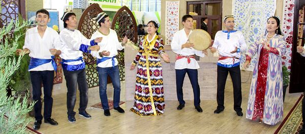 Выступление артистов на Международной выставке Узбекистан на Шелковом пути - Sputnik Узбекистан