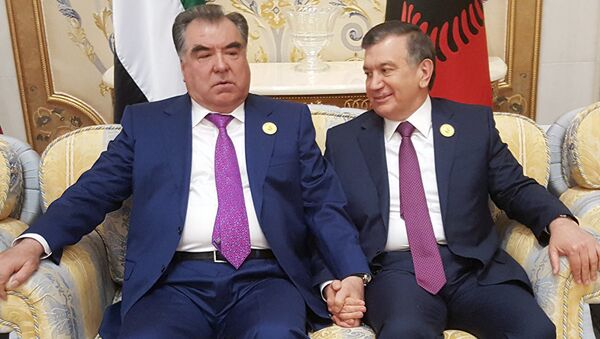 Prezident Uzbekistana Shavkat Mirziyoyev i prezident Tadjikistana Emomali Raxmon - Sputnik O‘zbekiston