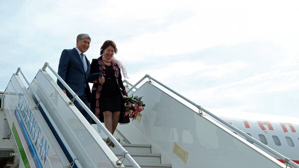 Президент Кыргызстана Алмазбек Атамбаев с государственным визитом прибыл в Узбекистан - Sputnik Узбекистан
