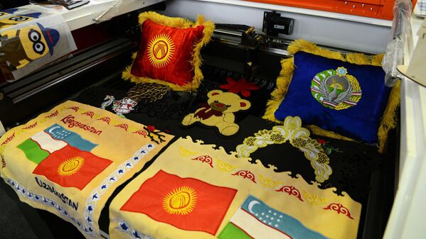 Текстиль на выставке промышленной продукции Узбекистана и Кыргызстана в городе Ташкенте - Sputnik Узбекистан