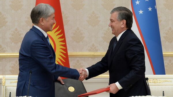 Prezident Almazbek Atambayev i Prezident Shavkat Mirziyoyev podpisali Deklaratsiyu O strategicheskom partnerstve, ukreplenii doveriya, dobrososedstva mejdu Kirgizskoy Respublikoy i Respublikoy Uzbekistan - Sputnik O‘zbekiston