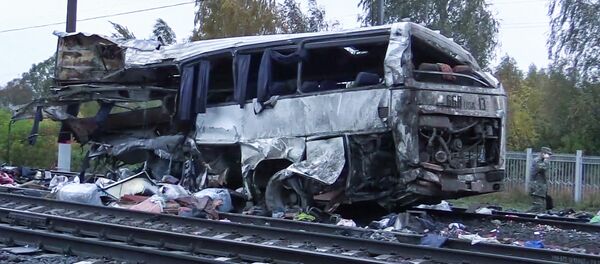 Автобус и поезд столкнулись на ж/д переезде во Владимирской области Автобус и поезд столкнулись на ж/д переезде во Владимирской области - Sputnik Ўзбекистон